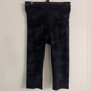 LULULEMON WUNDER TRAIN HIGH RISE TIGHT 14” INSEAM BLACK CAMO DEEP COAL SIZE 4